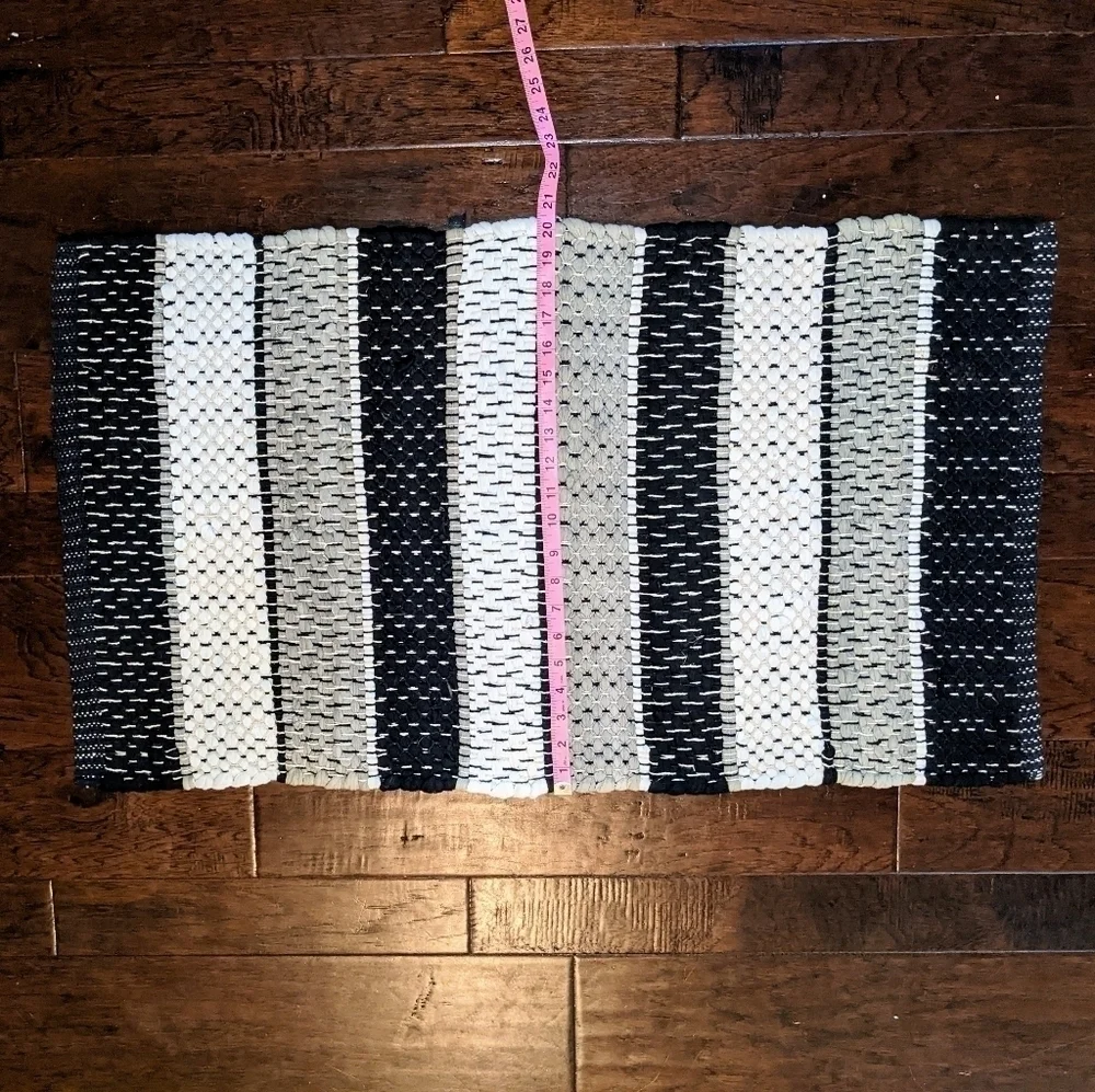 Premier Black & White Woven Accent Throw Rug
